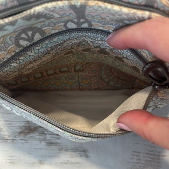 Sakroots Camden Crossbody Handbag in Pastel One World - Picture 11 of 15